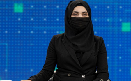 افغانستان: طالبان تبدأ بفرض النقاب على المذيعات بالتلفزيون